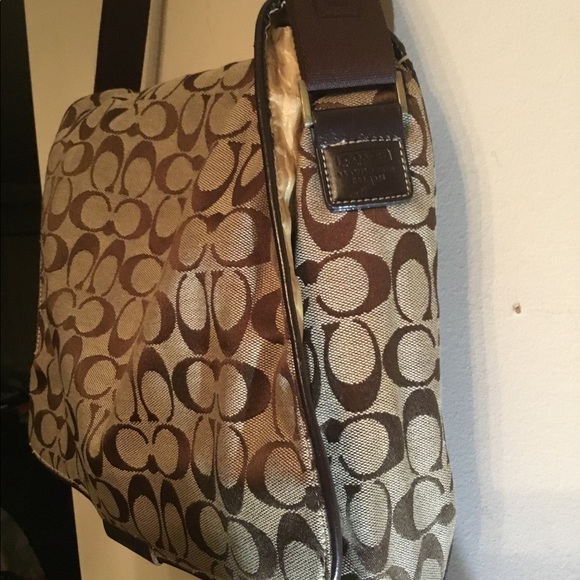 Authentic Coach Signature Laptop Messenger Bag - Picture 6 of 9